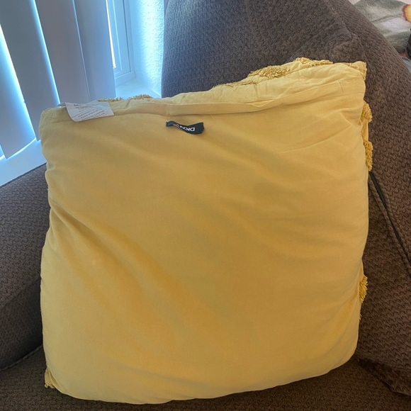 Big Yellow pillows - Picture 2 of 2